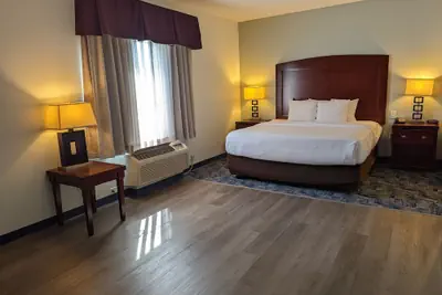 Photo 5 - La Quinta Inn & Suites by Wyndham Fort Worth NE Mall