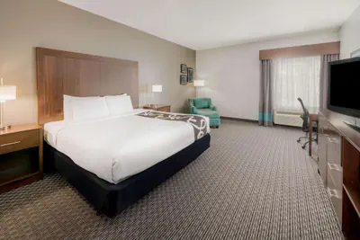 Photo 4 - La Quinta Inn & Suites by Wyndham Fort Worth Arlington West