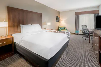 Photo 5 - La Quinta Inn & Suites by Wyndham Fort Worth Arlington West