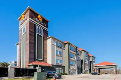 Photo 2 - La Quinta Inn & Suites by Wyndham Fort Worth Arlington West