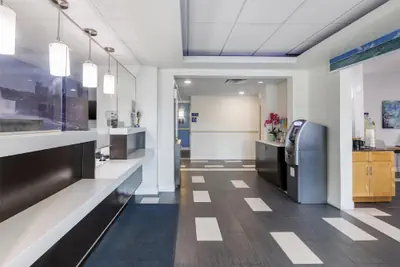 Photo 2 - SureStay Plus Hotel by Best Western Niagara Falls East