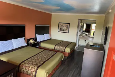 Photo 3 - Rivera Inn & Suites Motel Pico Rivera