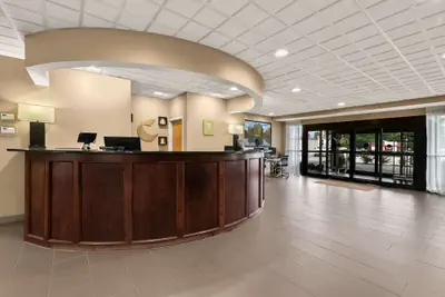 Photo 5 - Comfort Suites Commerce