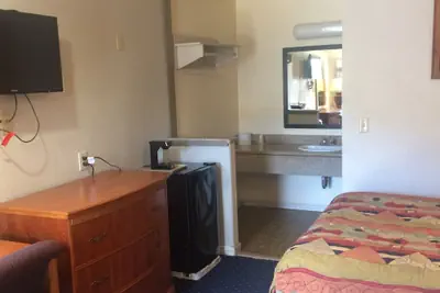 Photo 4 - Crown Lodge Motel Oakland