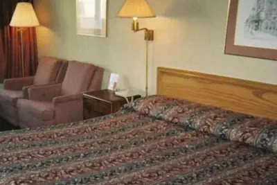 Photo 4 - Royal Extended Stay Alcoa