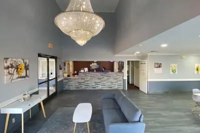 Photo 4 - Days Inn & Suites by Wyndham Winnie
