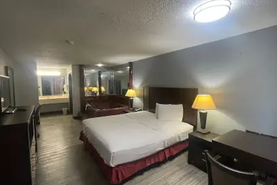 Photo 5 - Days Inn & Suites by Wyndham Winnie