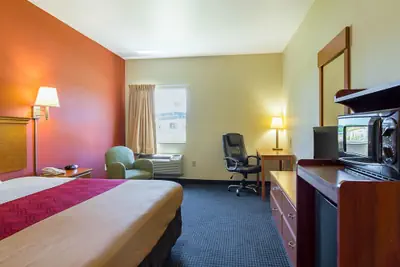 Photo 4 - Econo Lodge Inn & Suites Pritchard Road North Little Rock
