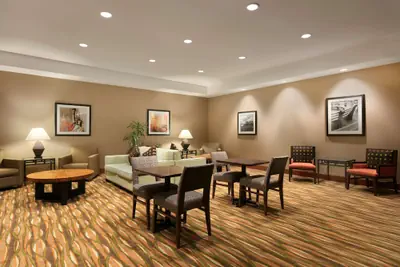 Photo 4 - Hampton Inn New York - LaGuardia Airport