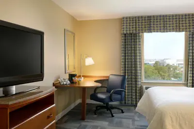Photo 5 - Hampton Inn New York - LaGuardia Airport