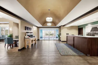 Photo 4 - Hampton Inn & Suites Brunswick