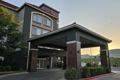 Photo 2 - La Quinta Inn & Suites by Wyndham Lawton / Fort Sill