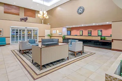 Photo 3 - La Quinta Inn & Suites by Wyndham Lawton / Fort Sill