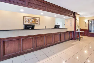 Photo 3 - La Quinta Inn & Suites by Wyndham Houston - Magnolia