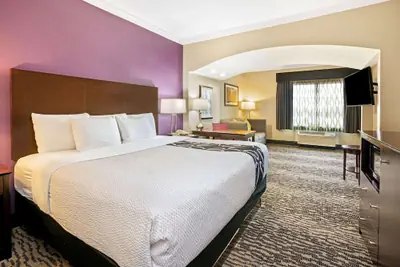 Photo 2 - La Quinta Inn & Suites by Wyndham Houston - Magnolia