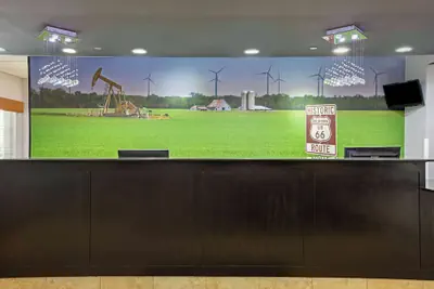 Photo 5 - La Quinta Inn & Suites by Wyndham Tulsa Airpt / Expo Square