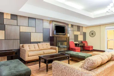 Photo 4 - La Quinta Inn & Suites by Wyndham Ennis