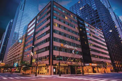 Photo 2 - La Quinta Inn & Suites by Wyndham Chicago Downtown