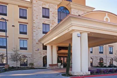 Photo 2 - Comfort Inn & Suites Dallas Medical - Market Center