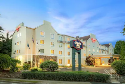 Photo 2 - Hampton Inn Nashua