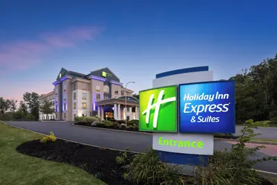 Photo 2 - Holiday Inn Express Hotel & Suites Hamburg by IHG