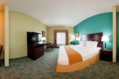 Photo 3 - Holiday Inn Express & Suites Salem by IHG