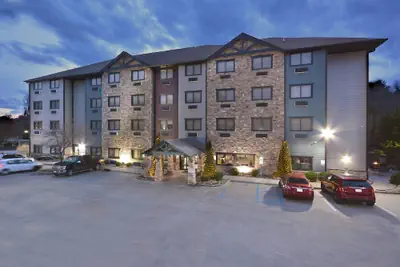 Photo 2 - Brookstone Lodge near Biltmore Village, an Ascend Collection Hotel