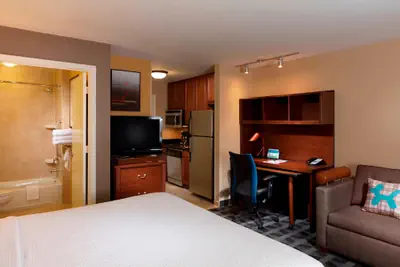 Photo 5 - TownePlace Suites by Marriott Houston Intercontinental Arpt