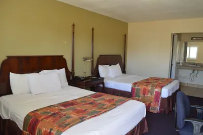 Photo 5 - American Executive Inn
