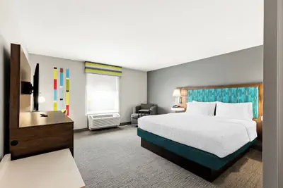 Photo 4 - Hampton Inn & Suites Canton