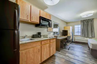 Photo 5 - Studio 6 Lenexa, KS - Overland Park