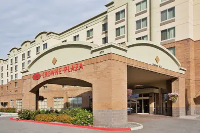 Photo 2 - Crowne Plaza Anchorage Midtown by IHG