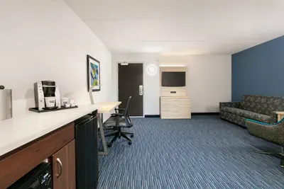 Photo 4 - Holiday Inn Express Hotel & Suites Norfolk Airport by IHG