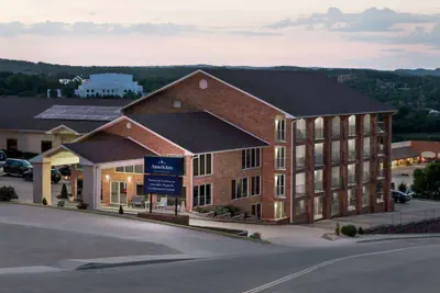 Photo 2 - AmericInn by Wyndham Branson & Conference Center