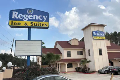 Photo 2 - Regency Inn & Suites By Capital O Houston IAH Airport