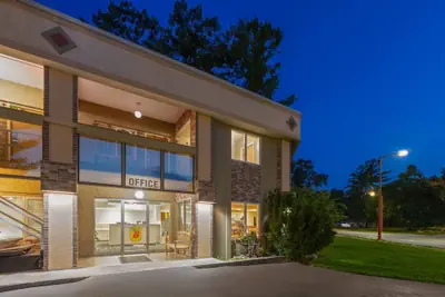 Photo 2 - Super 8 by Wyndham Traverse City