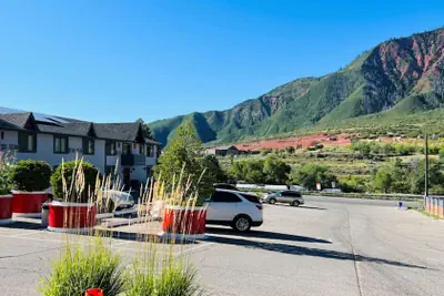 Photo 2 - Adventure Inn - Glenwood Springs