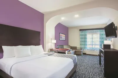 Photo 5 - La Quinta Inn & Suites by Wyndham Fort Walton Beach