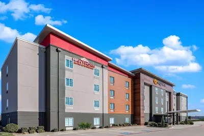 Photo 2 - Hawthorn Extended Stay by Wyndham Ardmore