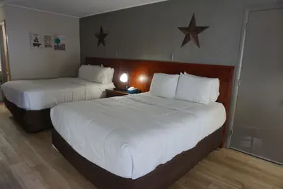 Photo 5 - Harvest Drive Family Inn