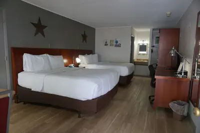 Photo 5 - Harvest Drive Family Inn