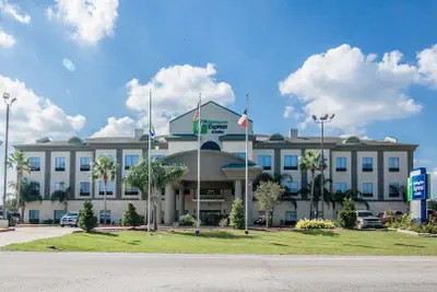 Photo 2 - Holiday Inn Express Hotel & Suites Houston-Alvin by IHG