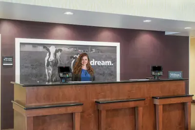 Photo 5 - Hampton Inn Richmond Airport