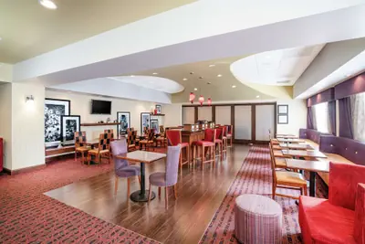 Photo 4 - Hampton Inn Richmond Airport