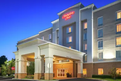 Photo 2 - Hampton Inn Richmond Airport