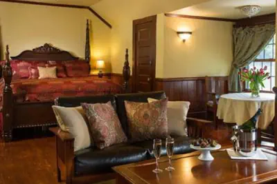 Photo 5 - Hilltop Manor Bed and Breakfast