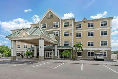 Photo 2 - Country Inn & Suites by Radisson, Tampa Airport North, FL