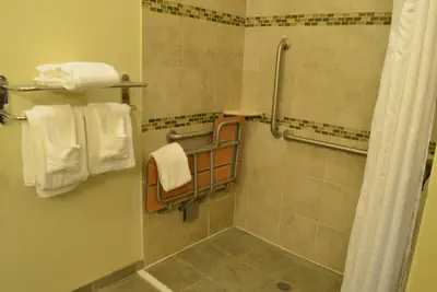 Photo 4 - Holiday Inn Express Waterloo Cedar Falls by IHG