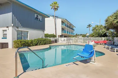 Photo 2 - The Royal Inn Beach Hotel Hutchinson Island