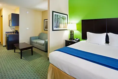 Photo 4 - Holiday Inn Express & Suites Newport S by IHG